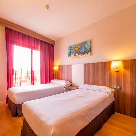Golden Avenida Family Suites 4* Салоу Екстер'єр фото