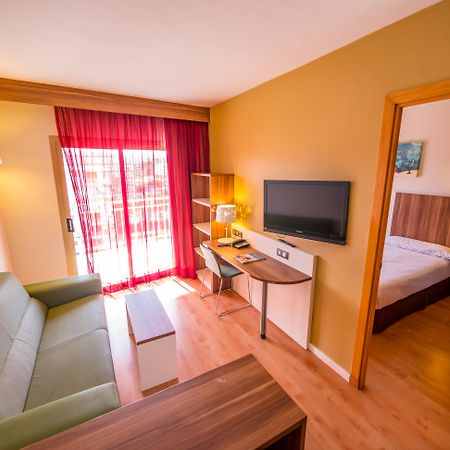 Golden Avenida Family Suites 4* Салоу Екстер'єр фото