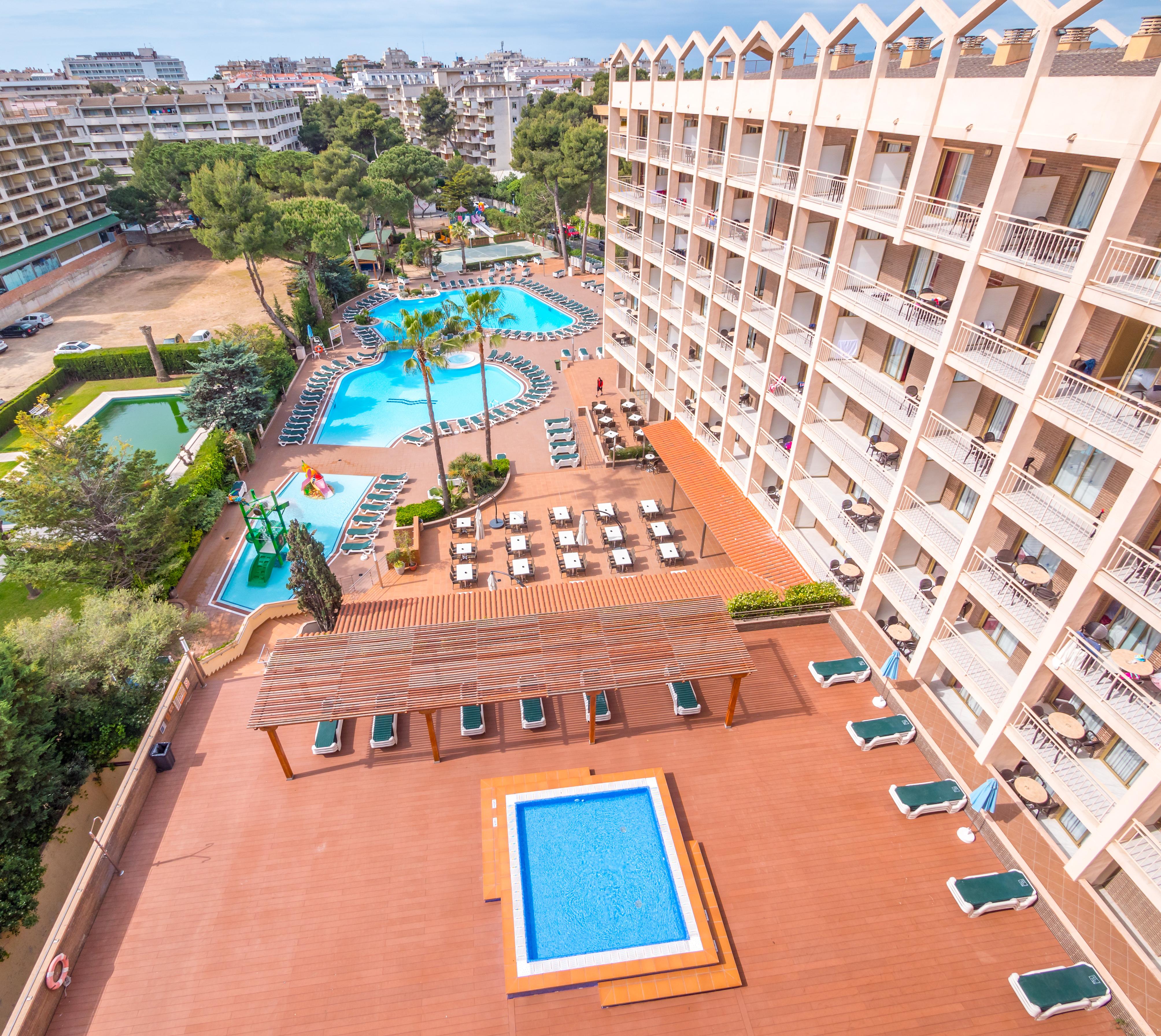 Golden Avenida Family Suites 4* Салоу Екстер'єр фото