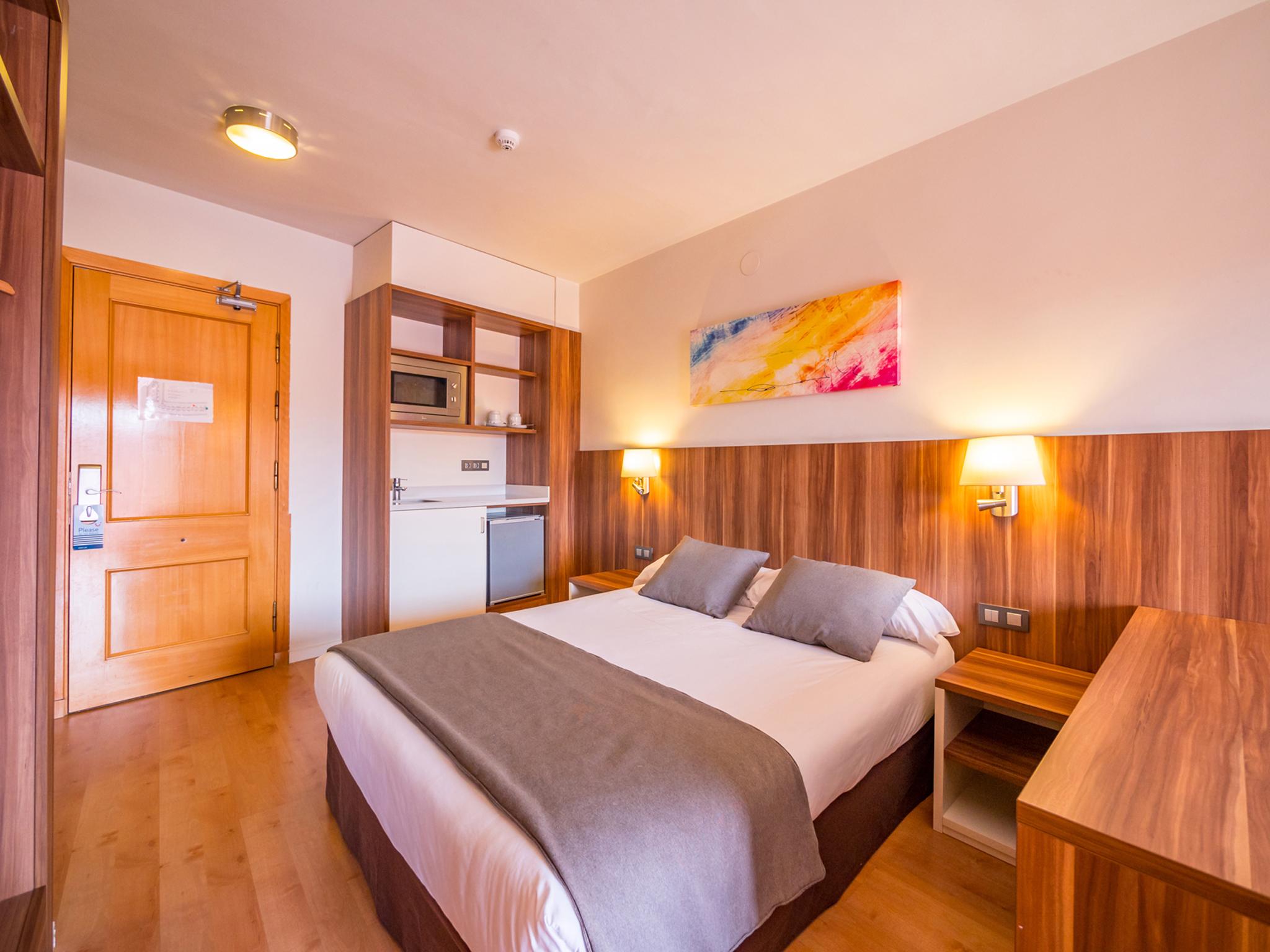 Golden Avenida Family Suites 4* Салоу Екстер'єр фото