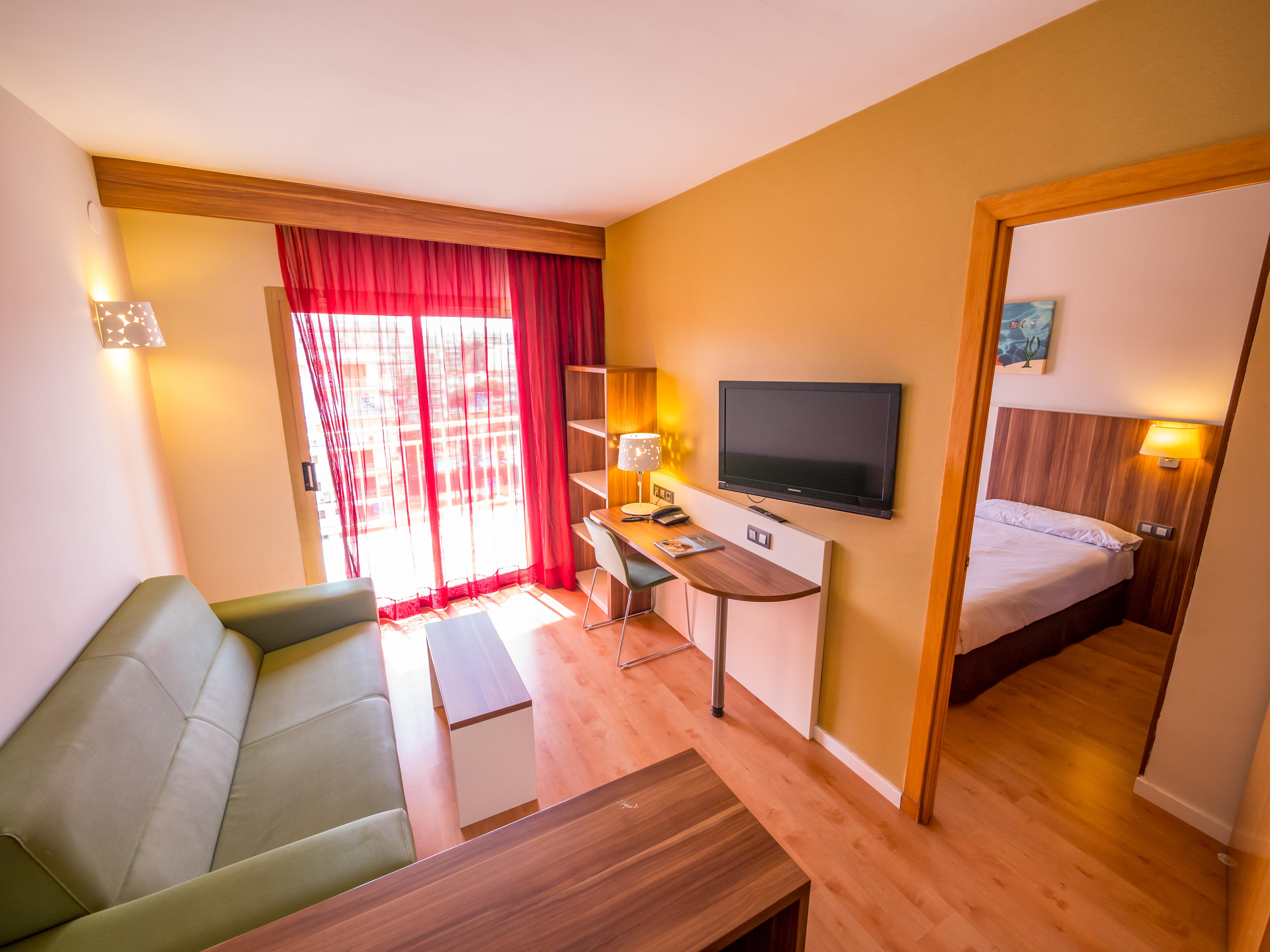 Golden Avenida Family Suites 4* Салоу Екстер'єр фото
