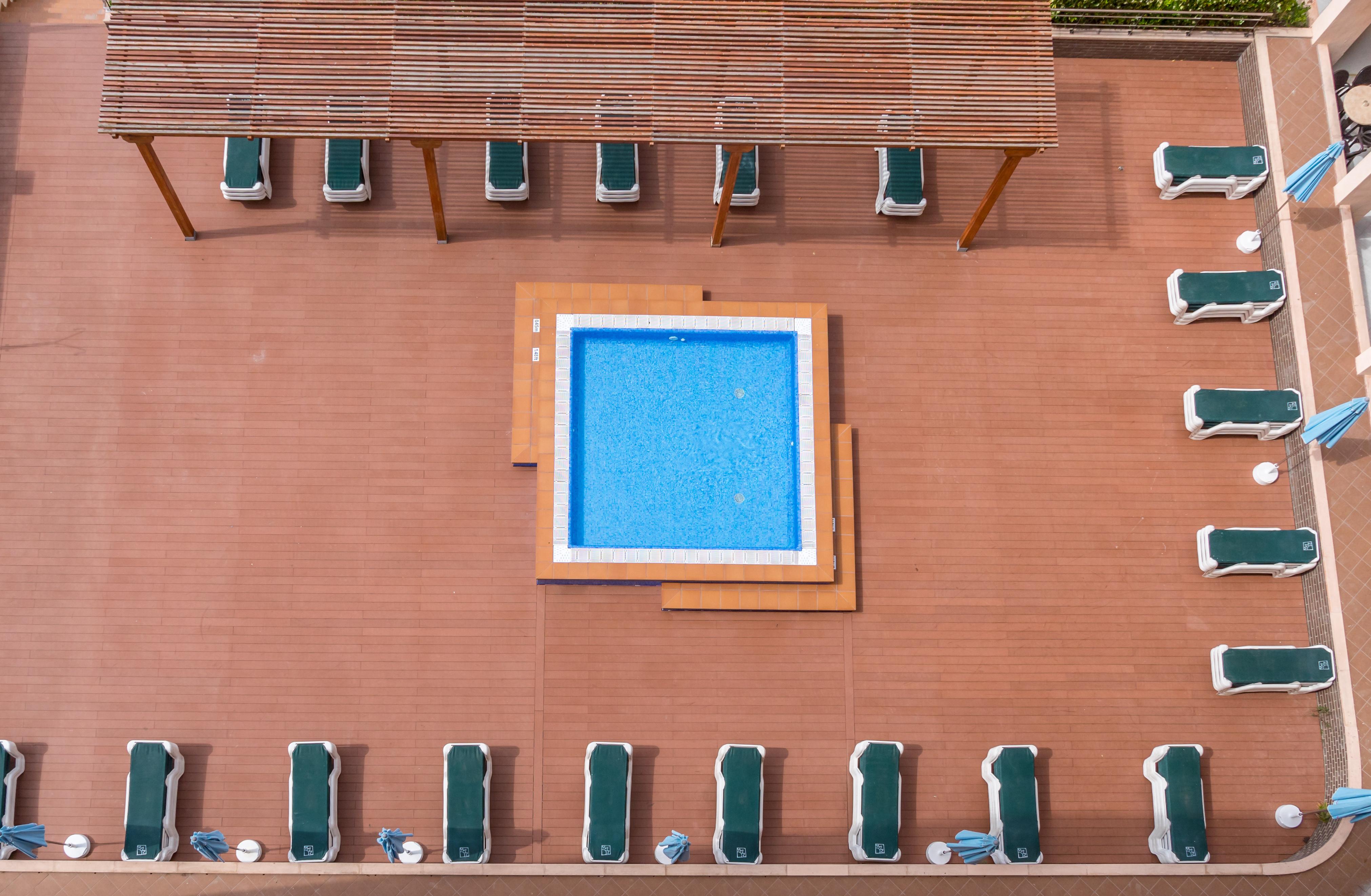 Golden Avenida Family Suites 4* Салоу Екстер'єр фото