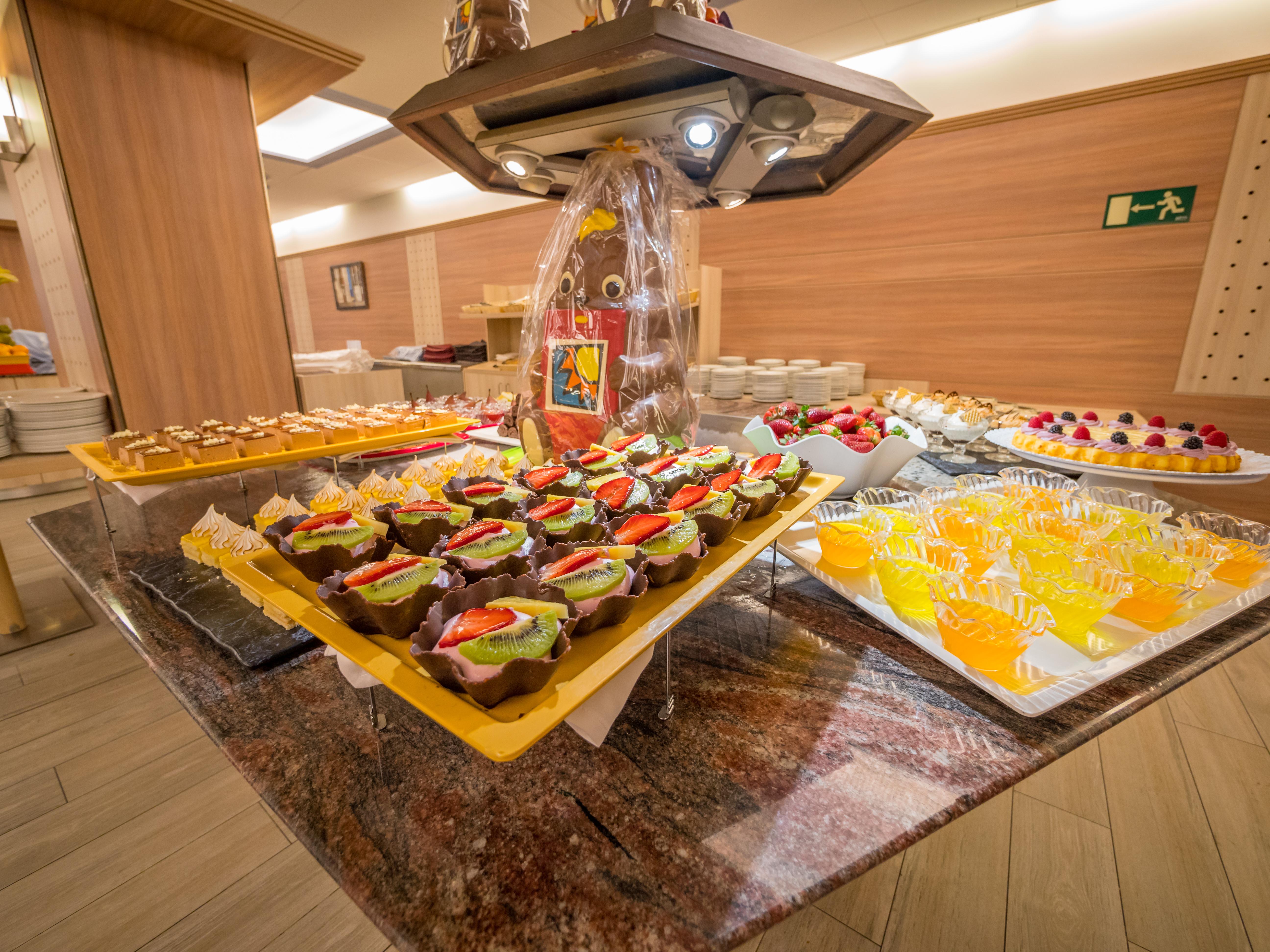 Golden Avenida Family Suites 4* Салоу Екстер'єр фото