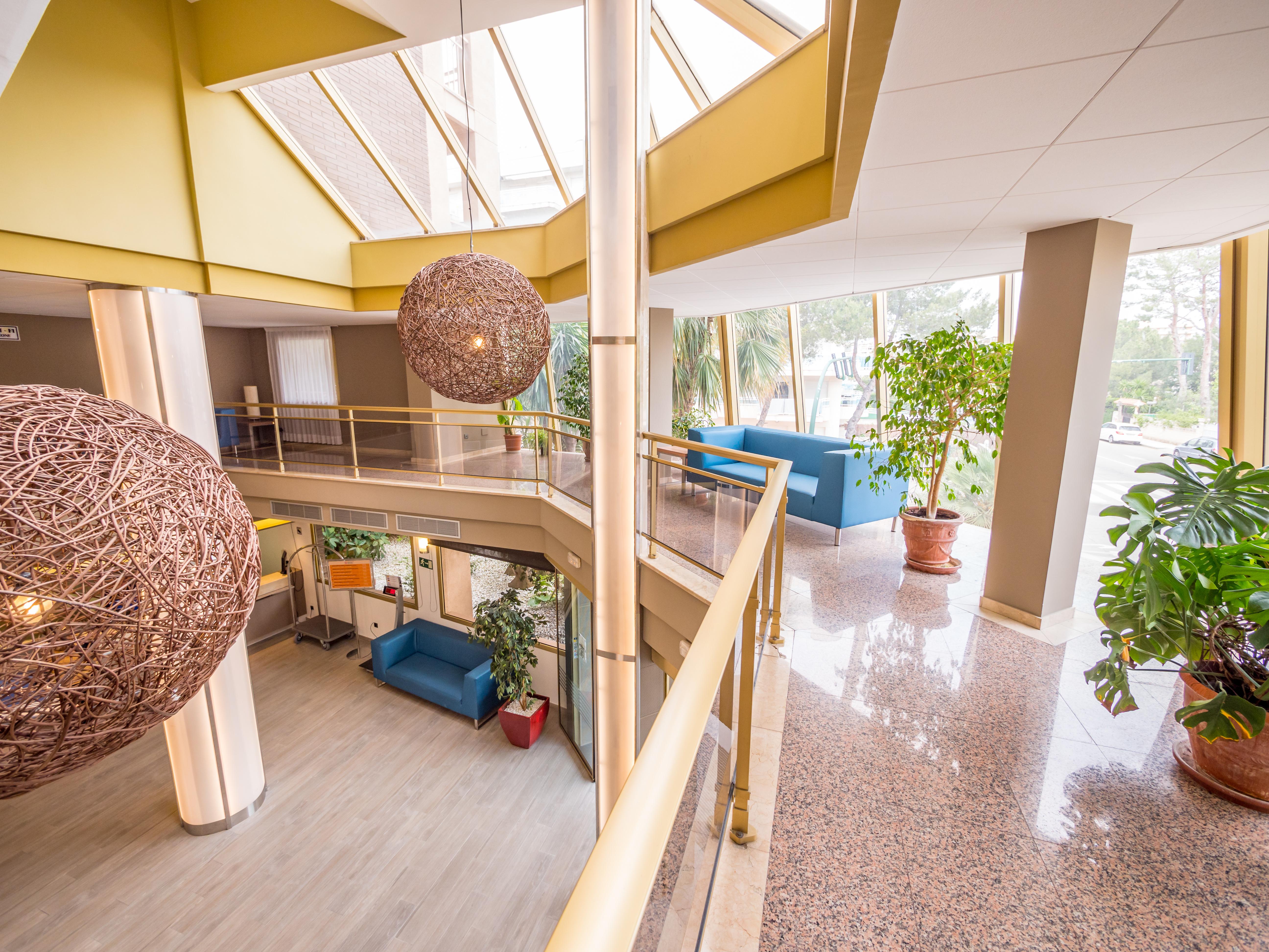 Golden Avenida Family Suites 4* Салоу Екстер'єр фото