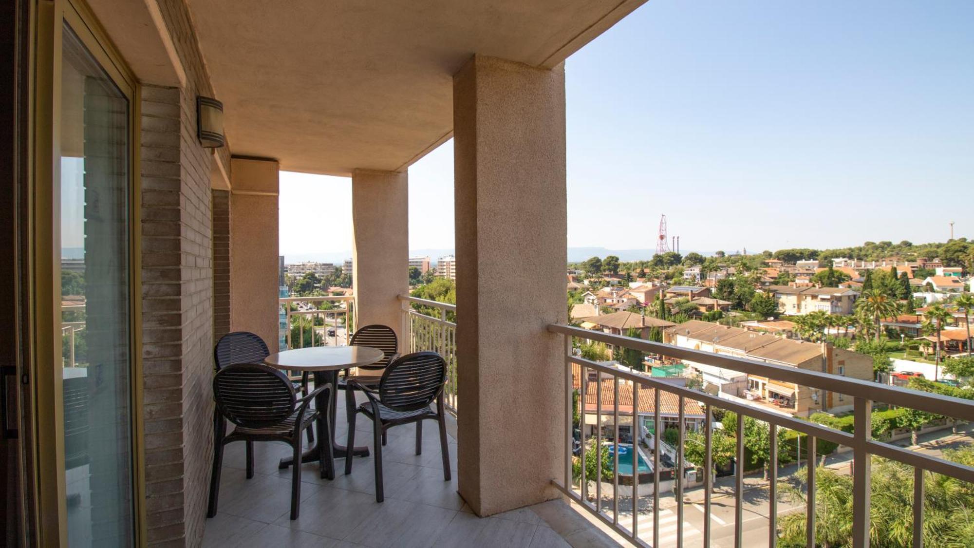 Golden Avenida Family Suites 4* Салоу Екстер'єр фото