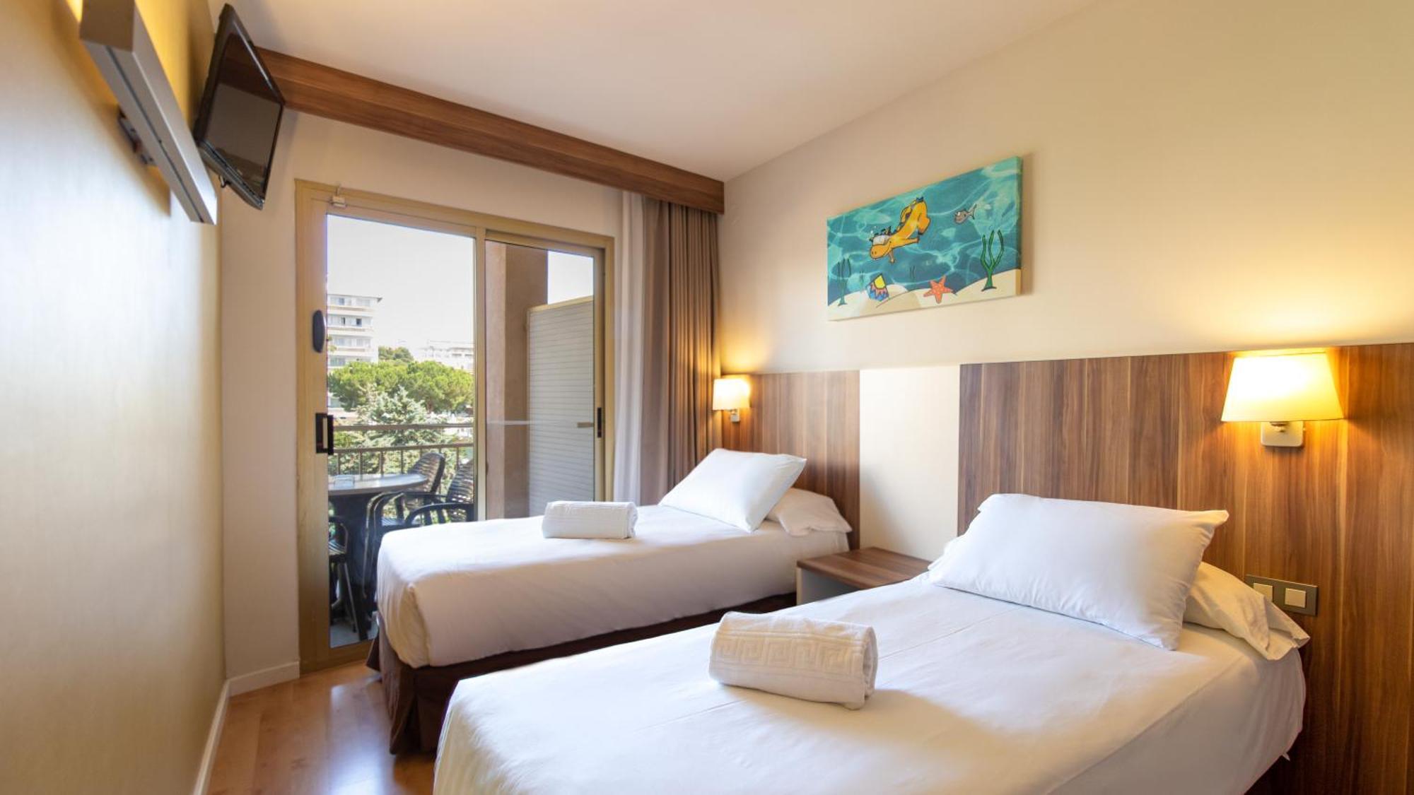 Golden Avenida Family Suites 4* Салоу Екстер'єр фото
