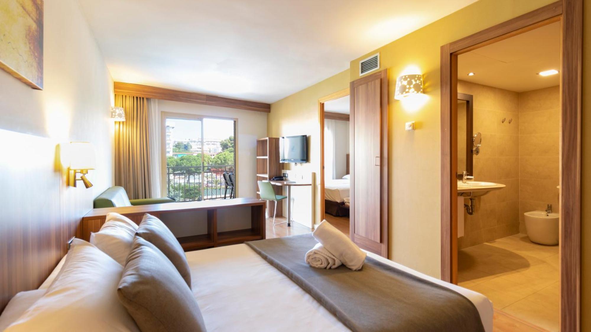 Golden Avenida Family Suites 4* Салоу Екстер'єр фото
