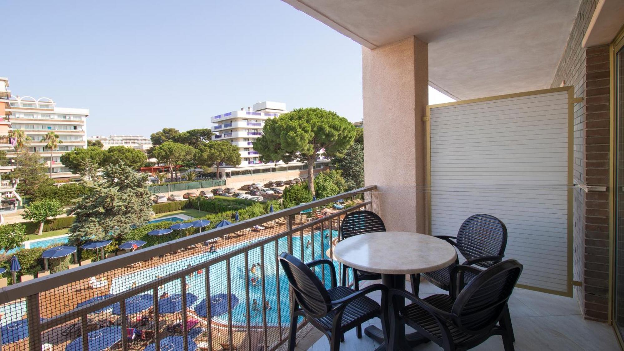 Golden Avenida Family Suites 4* Салоу Екстер'єр фото
