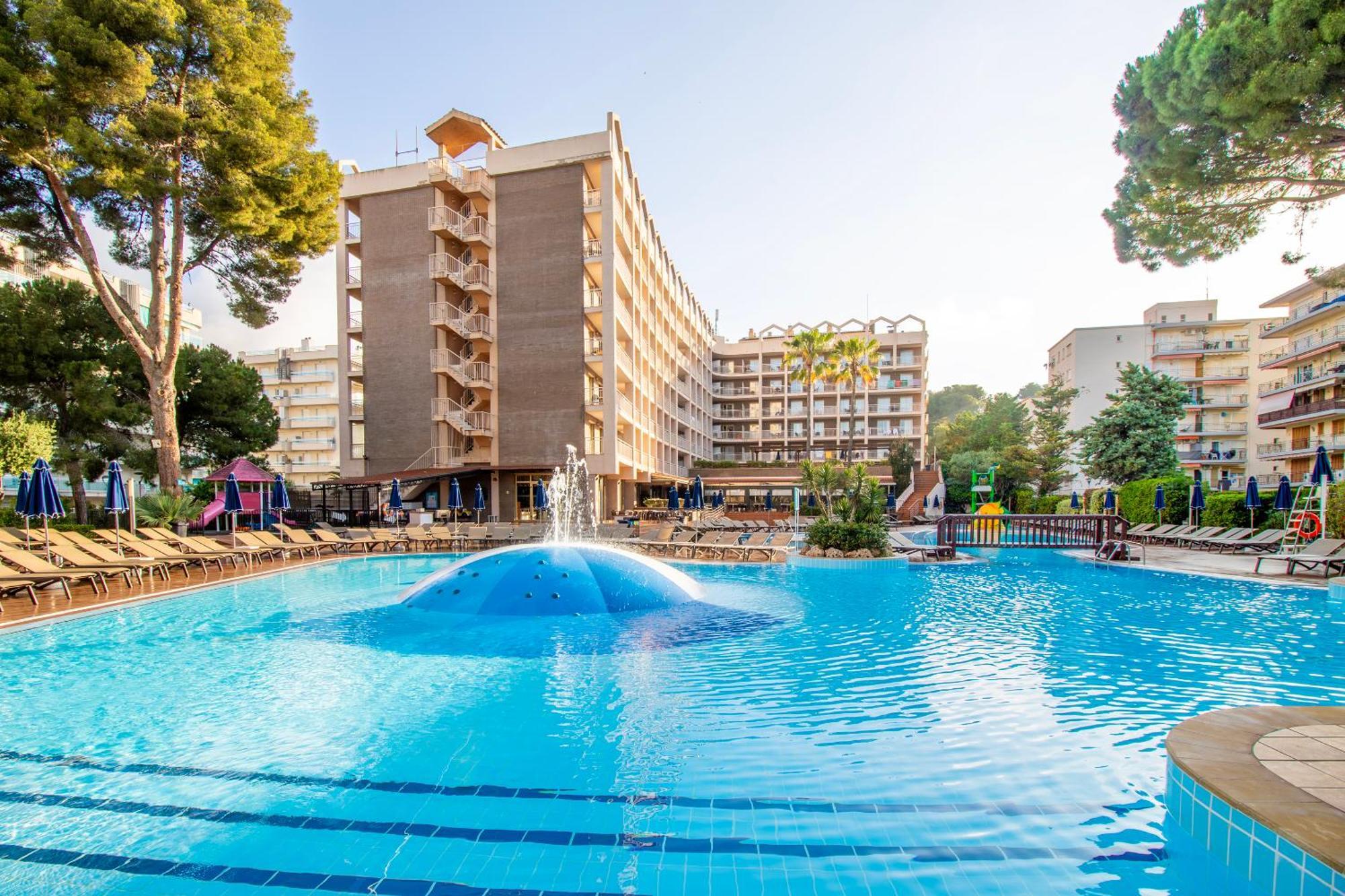 Golden Avenida Family Suites 4* Салоу Екстер'єр фото