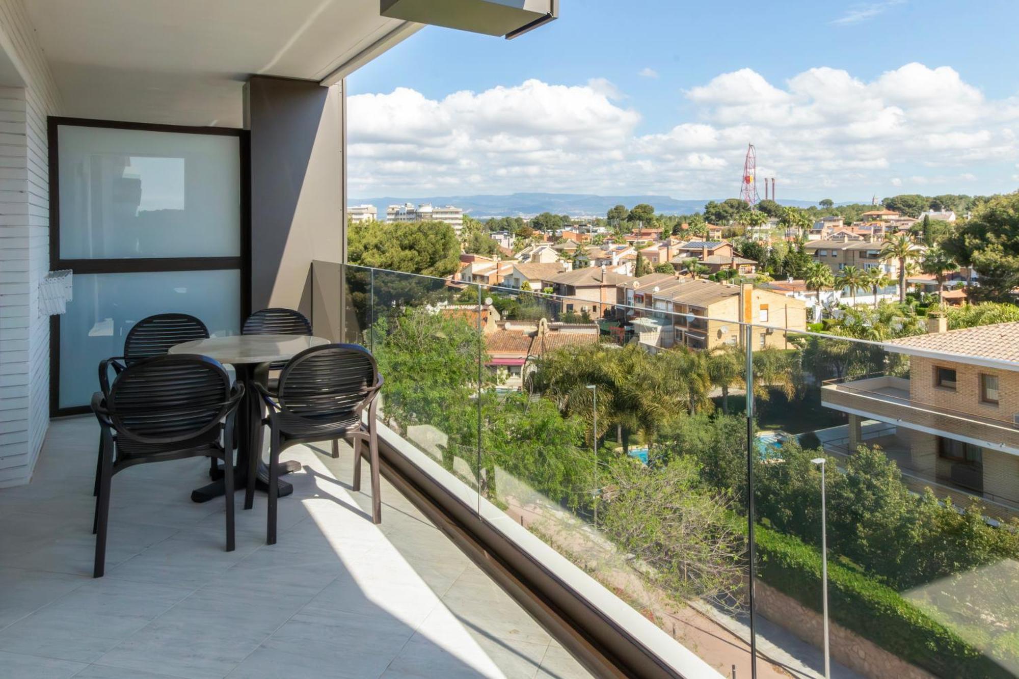Golden Avenida Family Suites 4* Салоу Екстер'єр фото