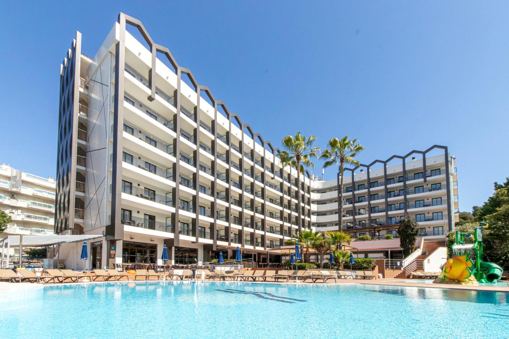 Golden Avenida Family Suites 4* Салоу Екстер'єр фото
