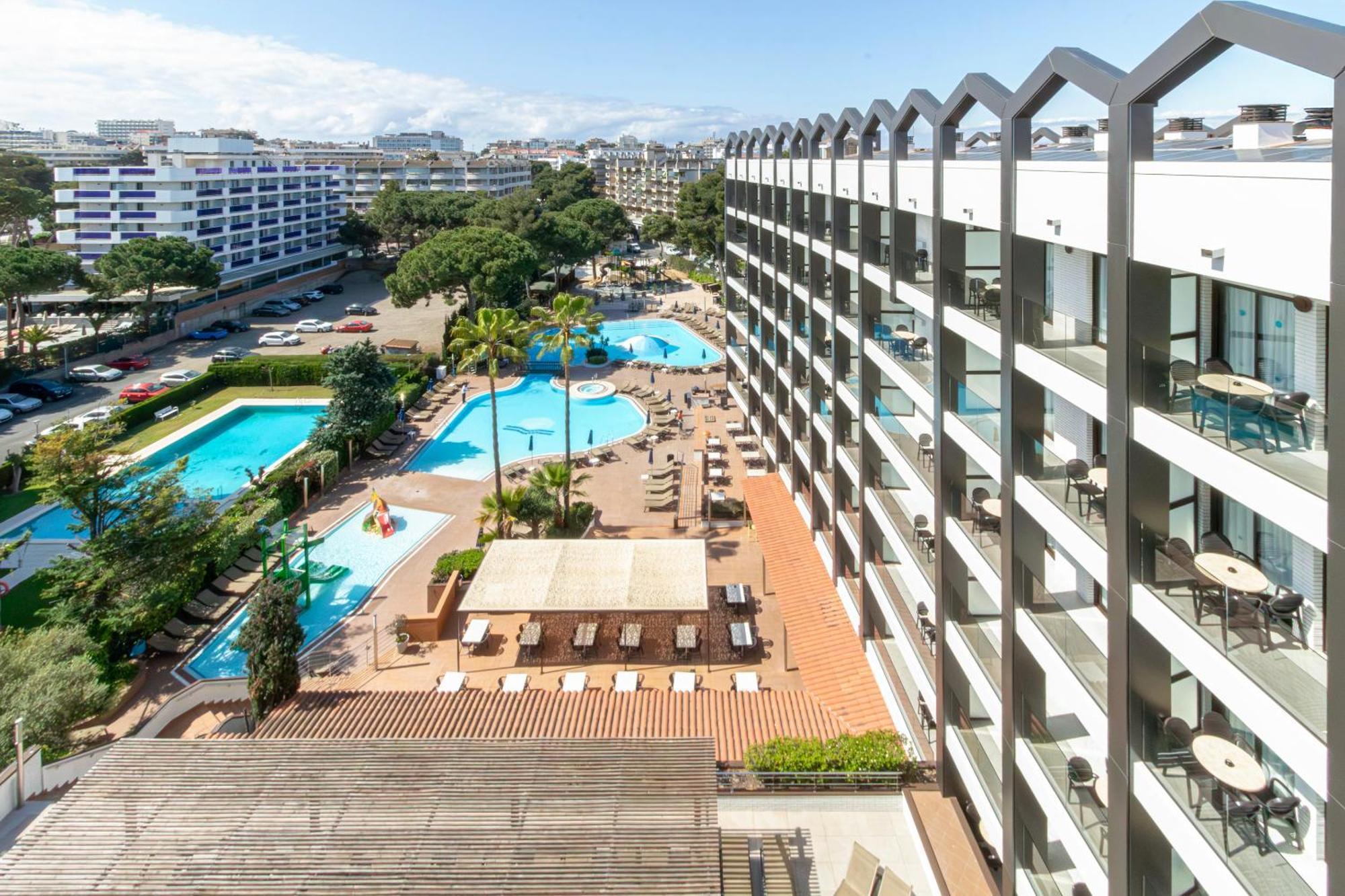 Golden Avenida Family Suites 4* Салоу Екстер'єр фото