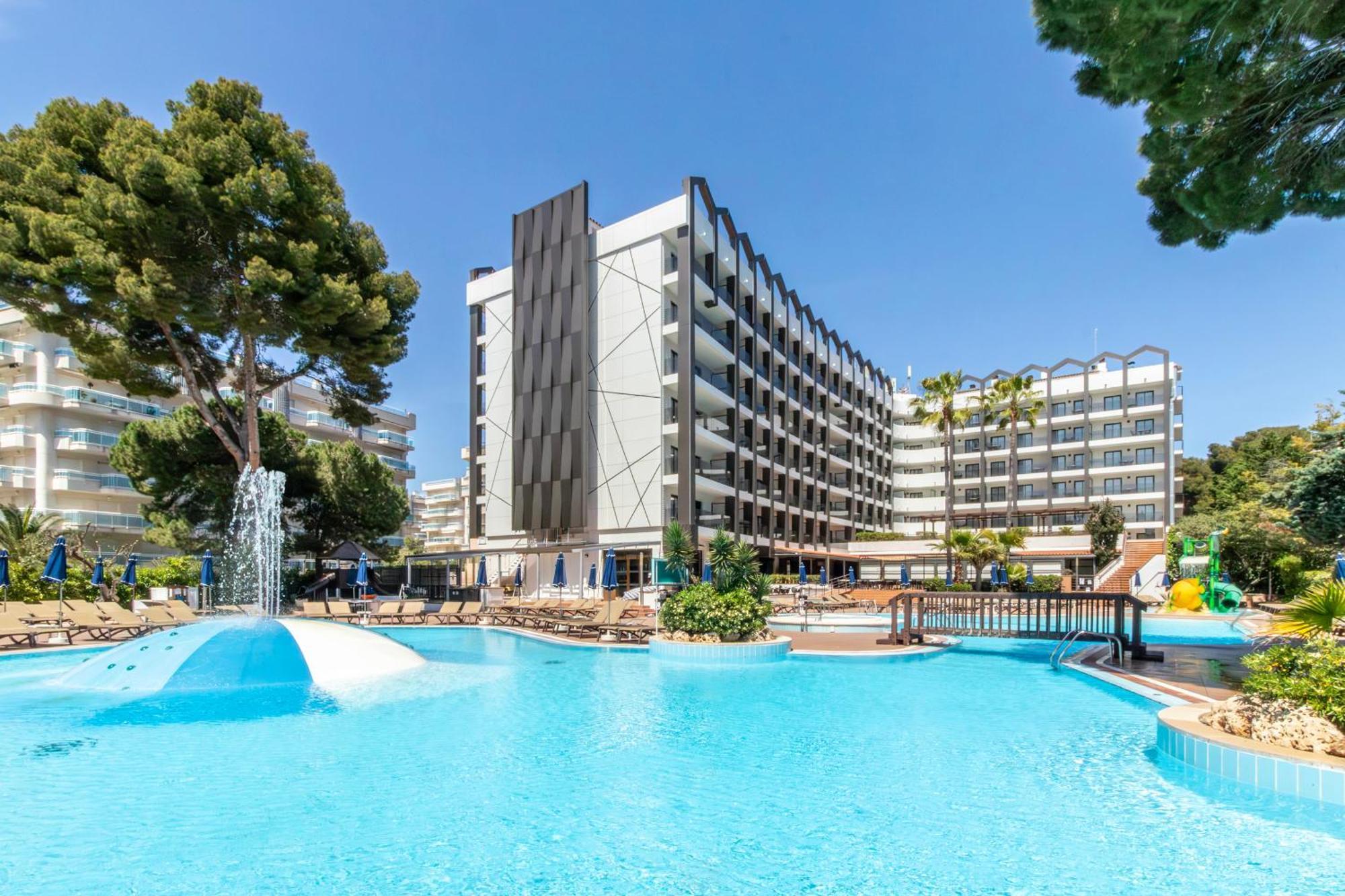 Golden Avenida Family Suites 4* Салоу Екстер'єр фото