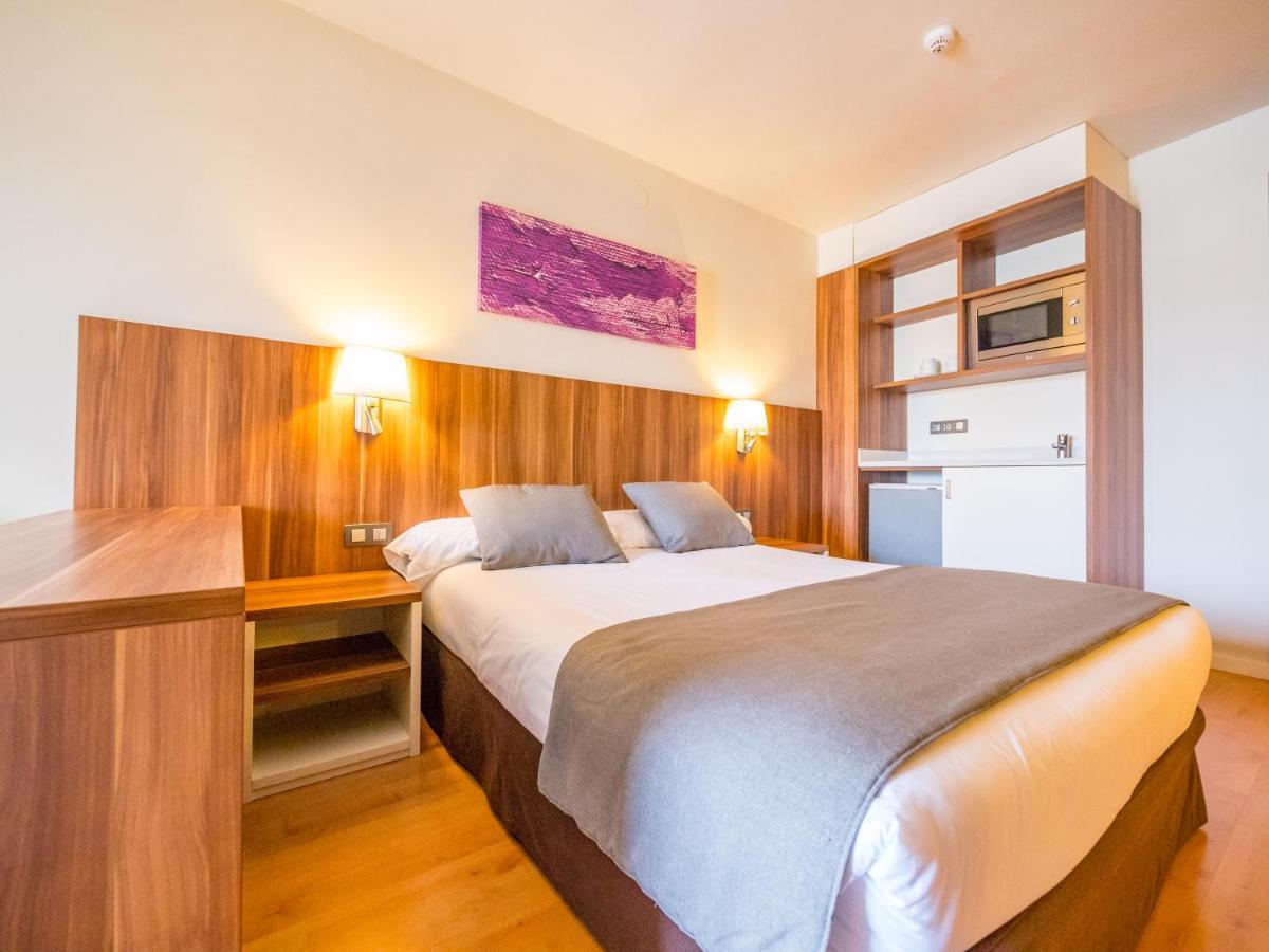 Golden Avenida Family Suites 4* Салоу Екстер'єр фото